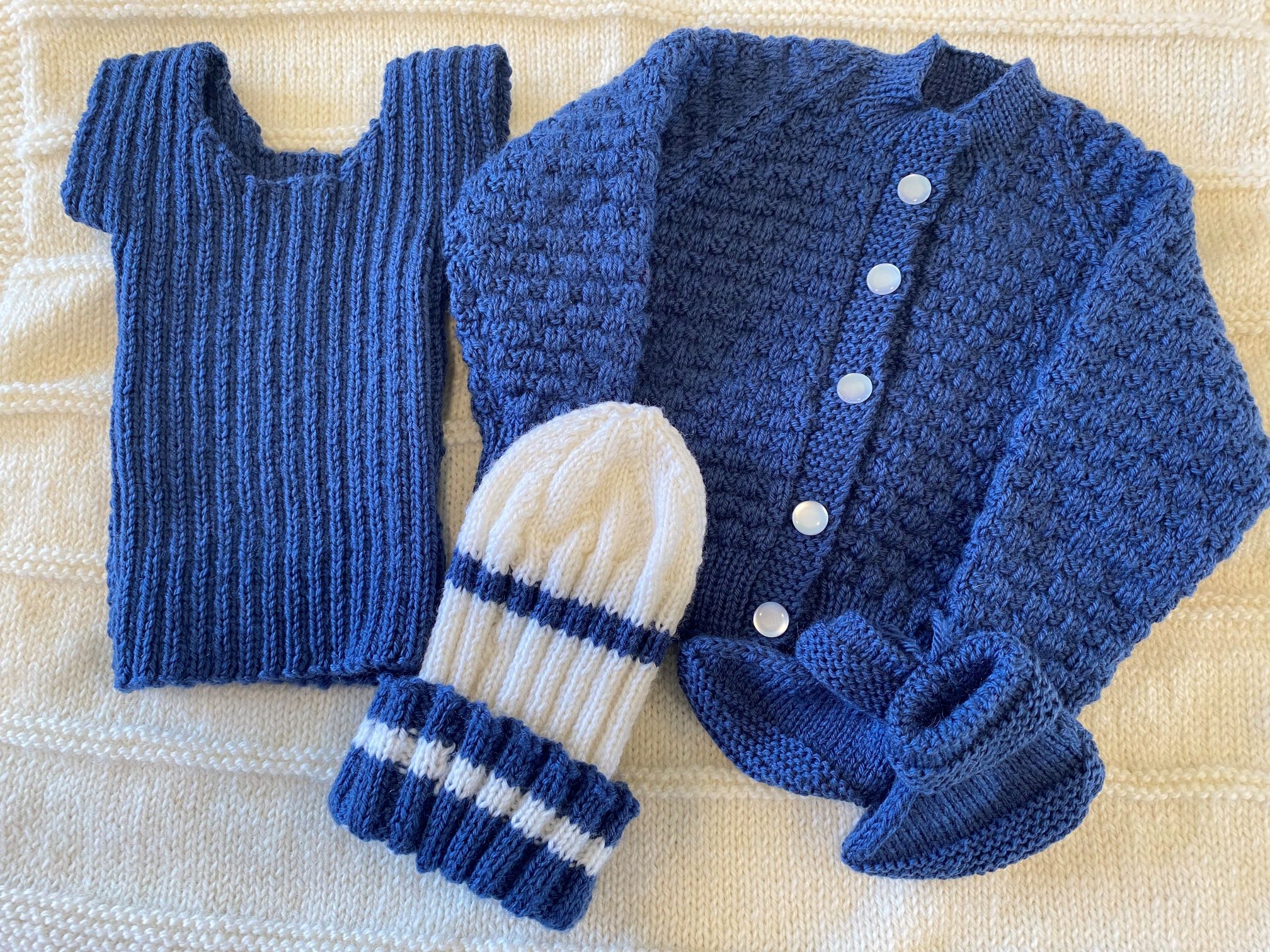 Knitted baby pack